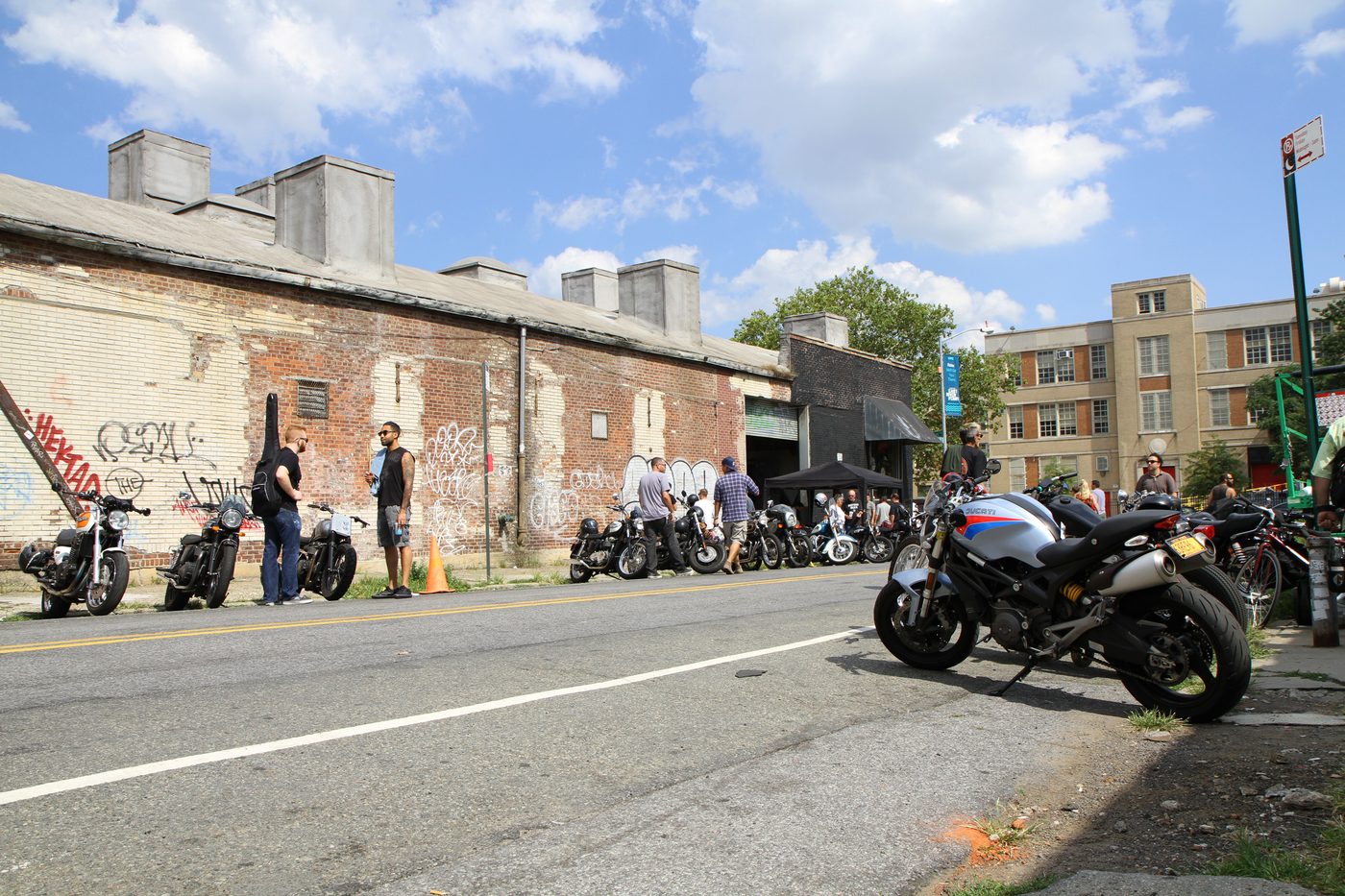 Cortados + Motos